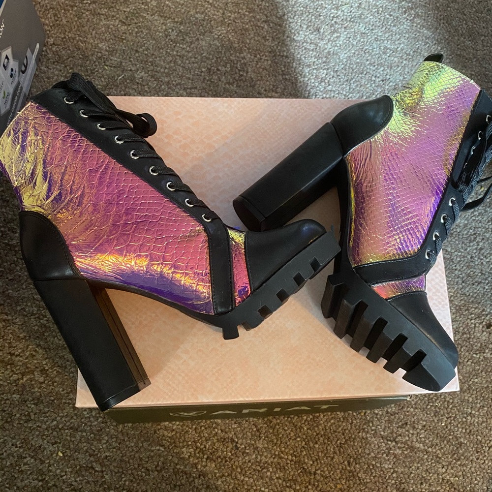 NEW WITH BOX Cape Robbins Blood Thirst Boots - Picture 5 of 14